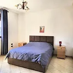 Sunny 2 Bedroom Near City Center