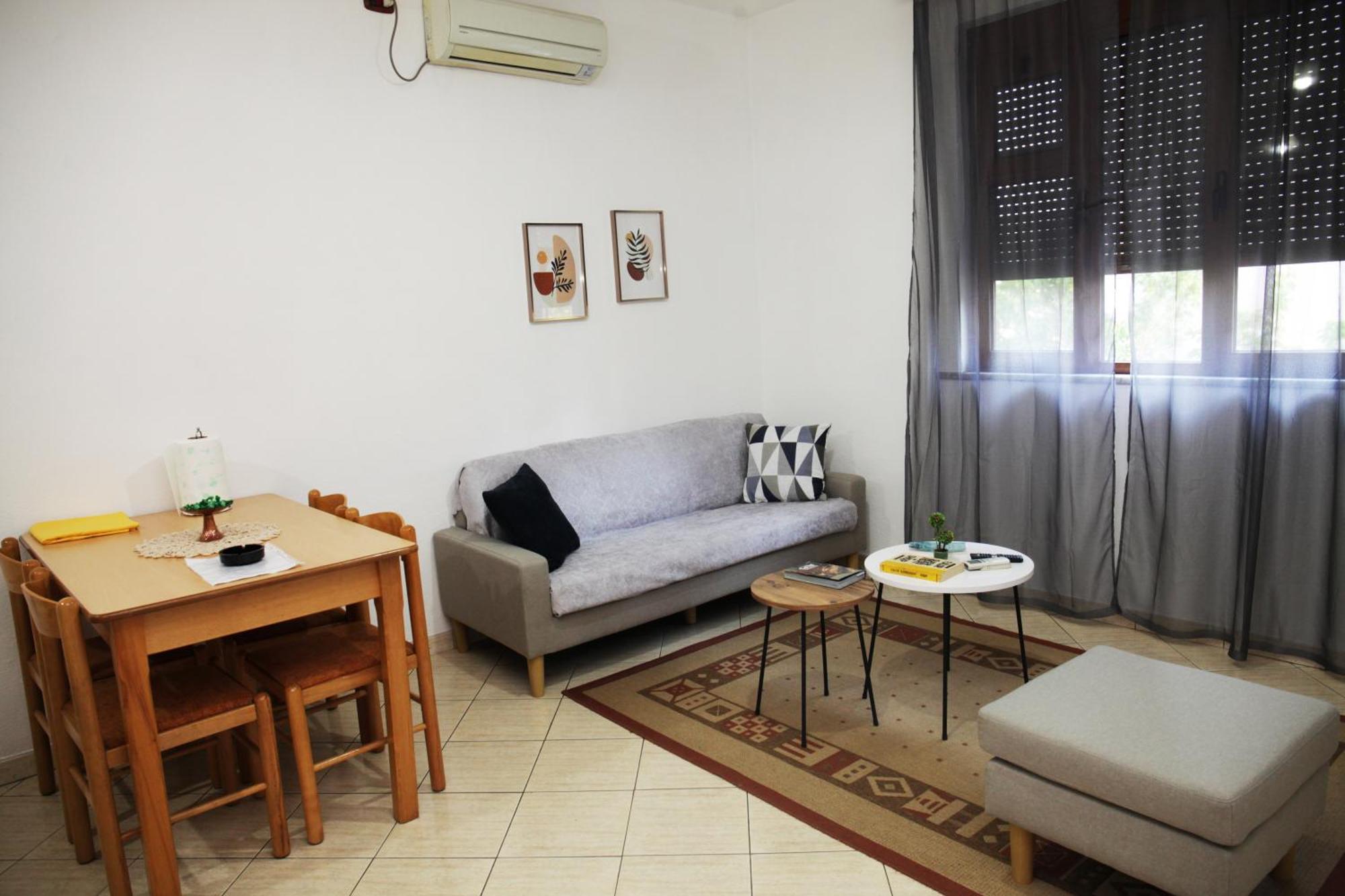 Sunny 2 Bedroom Near Center Appartement